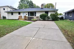915 Fuller St S, Shakopee, MN 55379 - Photo 19
