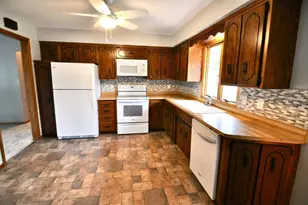 915 Fuller St S, Shakopee, MN 55379 - Photo 3