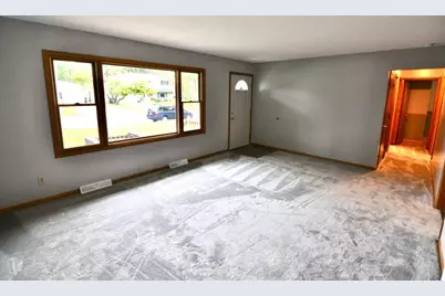 915 Fuller Street S, Shakopee, MN 55379 - Photo 5