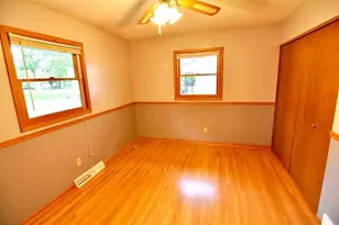 915 Fuller St S, Shakopee, MN 55379 - Photo 9