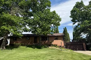 2105 Linn Dr, Owatonna, MN 55060 - Photo 3
