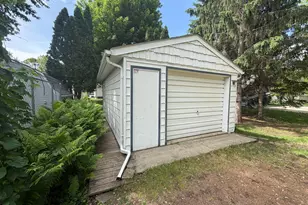 219 10th Ave, Worthington, MN 56187 - Photo 3