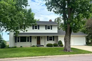 306 E 5th St N, Truman, MN 56088 - Photo 1