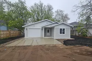 424 Erie Ave, Crosby, MN 56441 - Photo 1