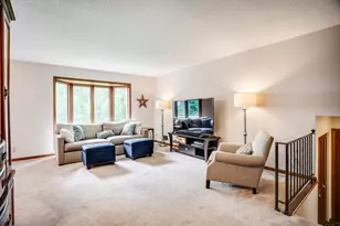 15841 N Hillcrest Ct, Eden Prairie, MN 55346 - Photo 7
