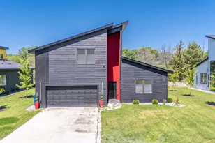 1021 Gardner St E, Wayzata, MN 55391 - Photo 5