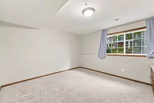 1842 Colonial Ln, Chanhassen, MN 55317 - Photo 21