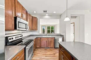 1842 Colonial Ln, Chanhassen, MN 55317 - Photo 7
