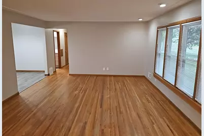7025 Grimes Avenue N, Brooklyn Center, MN 55429 - Photo 17