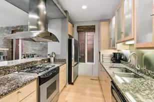 561 Laurel Ave, Saint Paul, MN 55102 - Photo 9
