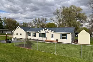 2200 Eunice Dr, Albert Lea, MN 56007 - Photo 1