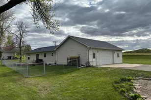 2200 Eunice Dr, Albert Lea, MN 56007 - Photo 5