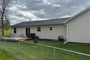 2200 Eunice Dr, Albert Lea, MN 56007 - Photo 5