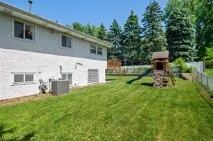 3098 Evelyn St, Roseville, MN 55113 - Photo 35