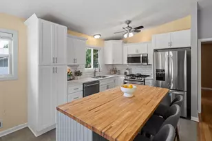 3098 Evelyn St, Roseville, MN 55113 - Photo 5