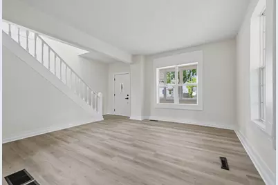 916 Magnolia Avenue E, Saint Paul, MN 55106 - Photo 3