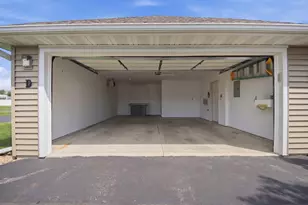 1906 Oak Tree Ln, Austin, MN 55912 - Photo 29