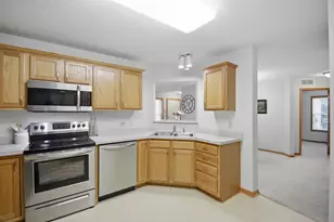 1906 Oak Tree Ln, Austin, MN 55912 - Photo 15