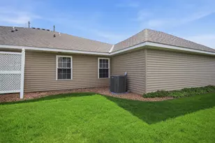 1906 Oak Tree Ln, Austin, MN 55912 - Photo 35
