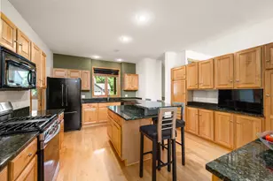 245 Luisa Ct, Chaska, MN 55318 - Photo 5