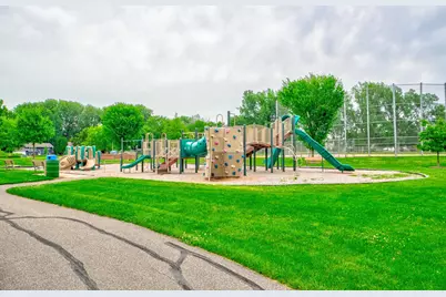 696 Monn Avenue, Vadnais Heights, MN 55127 - Photo 15