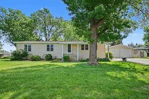 321 N State Ave, Le Center, MN 56057 - Photo 1