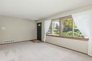 199 Colleen Ave, Shoreview, MN 55126 - Photo 5