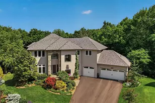 381 Del Rio Dr, Chanhassen, MN 55317 - Photo 1