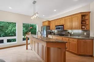 381 Del Rio Dr, Chanhassen, MN 55317 - Photo 5