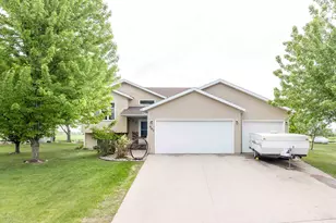 907 11th Ave SE, Barnesville, MN 56514 - Photo 1