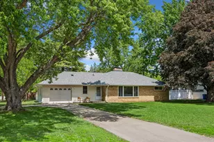 6 Mission Ln, Bloomington, MN 55420 - Photo 3