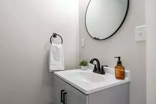 2320 Humboldt Ave S, Minneapolis, MN 55405 - Photo 101