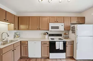 13229 Bush Ln, Eden Prairie, MN 55347 - Photo 9