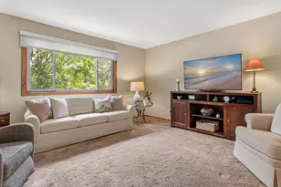 825 Martha Lake Ct, Shoreview, MN 55126 - Photo 3