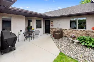 2084 Vierling Dr E, Shakopee, MN 55379 - Photo 5