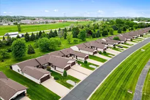 2084 Vierling Dr E, Shakopee, MN 55379 - Photo 3