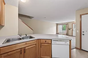 8639 Quarry Ridge Ln, Woodbury, MN 55125 - Photo 7
