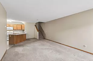 8639 Quarry Ridge Ln, Woodbury, MN 55125 - Photo 3