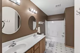 8639 Quarry Ridge Ln, Woodbury, MN 55125 - Photo 17