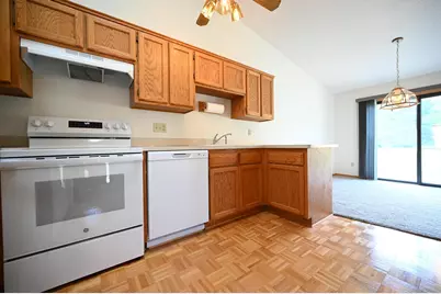800 Buckingwood Court, Chanhassen, MN 55317 - Photo 7