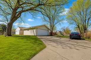 7700 Sierra Pkwy, Brooklyn Park, MN 55444 - Photo 19