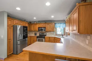 9918 Kiwi Ave N, Brooklyn Park, MN 55443 - Photo 11