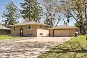 333 3rd Ave SE, New Brighton, MN 55112 - Photo 1