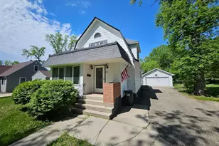 809 Park Ave, Morris, MN 56267 - Photo 1