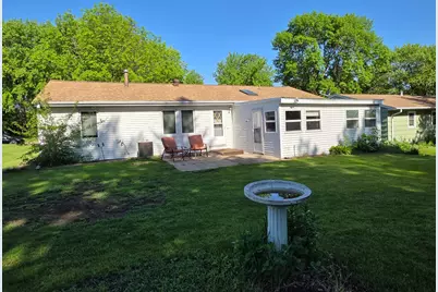 891 Winnie Avenue, Windom, MN 56101 - Photo 3