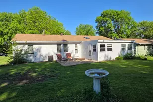 891 Winnie Ave, Windom, MN 56101 - Photo 3