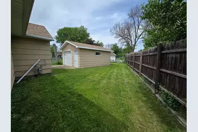 203 Thomas Avenue, Worthington, MN 56187 - Photo 15