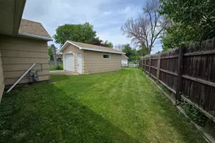 203 Thomas Ave, Worthington, MN 56187 - Photo 15