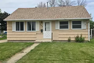 203 Thomas Ave, Worthington, MN 56187 - Photo 3