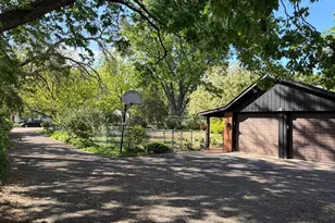 4230 Ewing Ave N, Robbinsdale, MN 55422 - Photo 3
